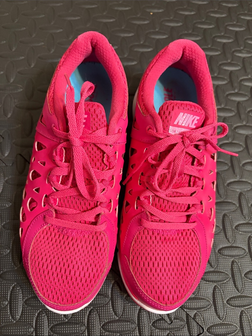 Dual Fusion Nike Women’s Bright Pink Athletic rynning Lace-Up Sneakers